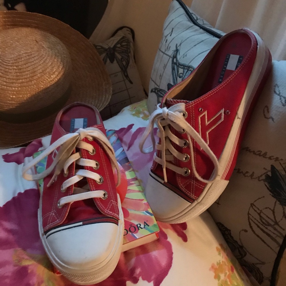 Tommy Hill figure platform slides